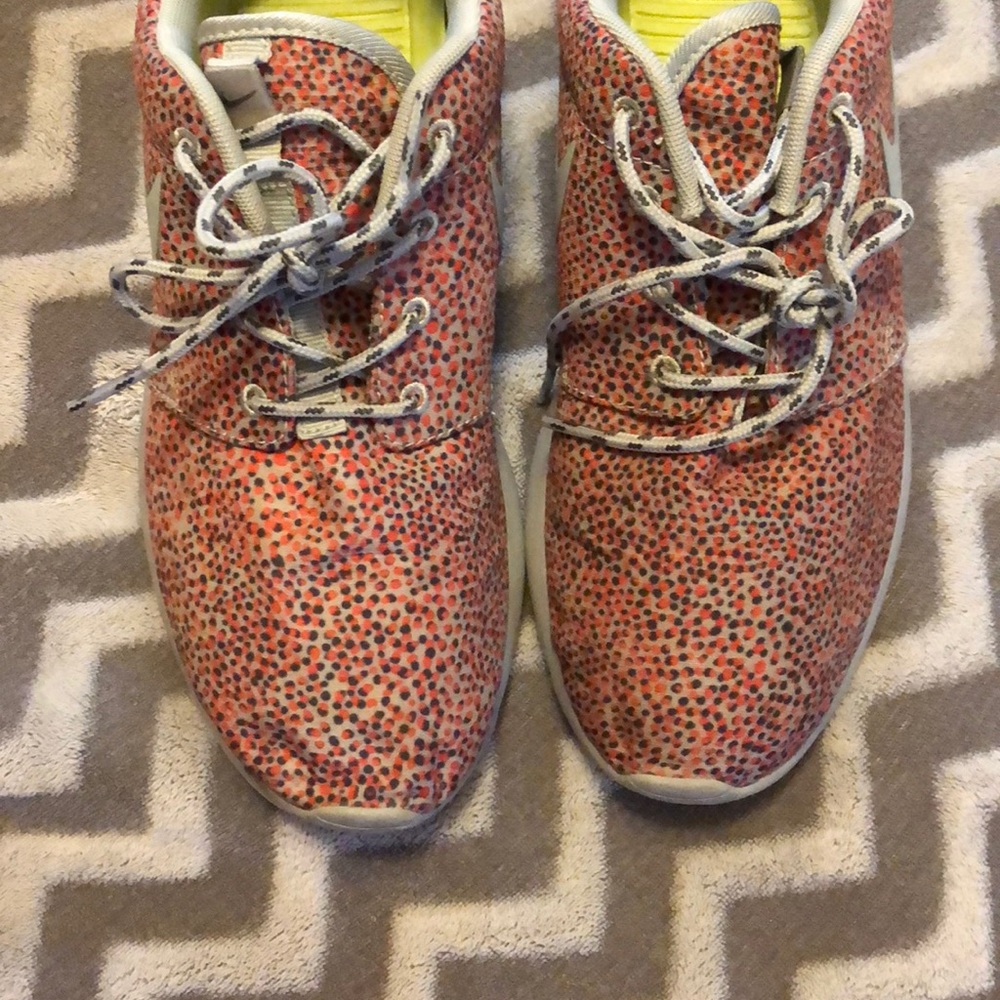 Rosche runs size 9